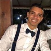 Sono uno studente laureando e diplomato in lingue che avrebbe piacere di insegnare qualcosa agli altri ragazzi/e